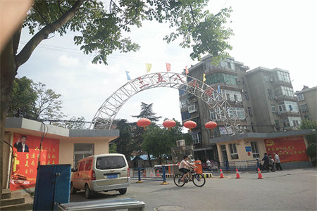 密州金汇园小区，套三，带附房10平